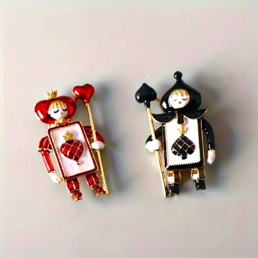 Alice in Wonderland Enamel Brooch Soldier Queen Hearts Spade Cards Poker Villian - Picture 5 of 8